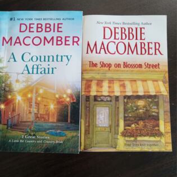 Set of 2 books Debbie MaComber - Picture 1 of 5